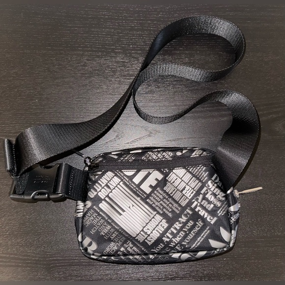 Lulu Lemon 1L everywhere belt bag (limited edition) - Picture 3 of 3